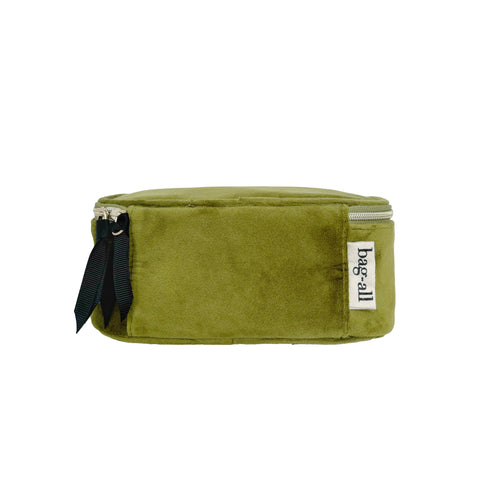 Bag-all Small Beauty Box in luxurious green velvet with handle, perfect for makeup and jewelry storage. Compact travel organizer with zipper closure and sustainable vegan materials.