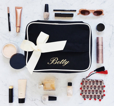Bag-all Deal Gift Set featuring 4 black travel organizers: laundry bag, hairstuff case, toothbrush case, and makeup box, with customizable monogram Betty and white ribbon accent